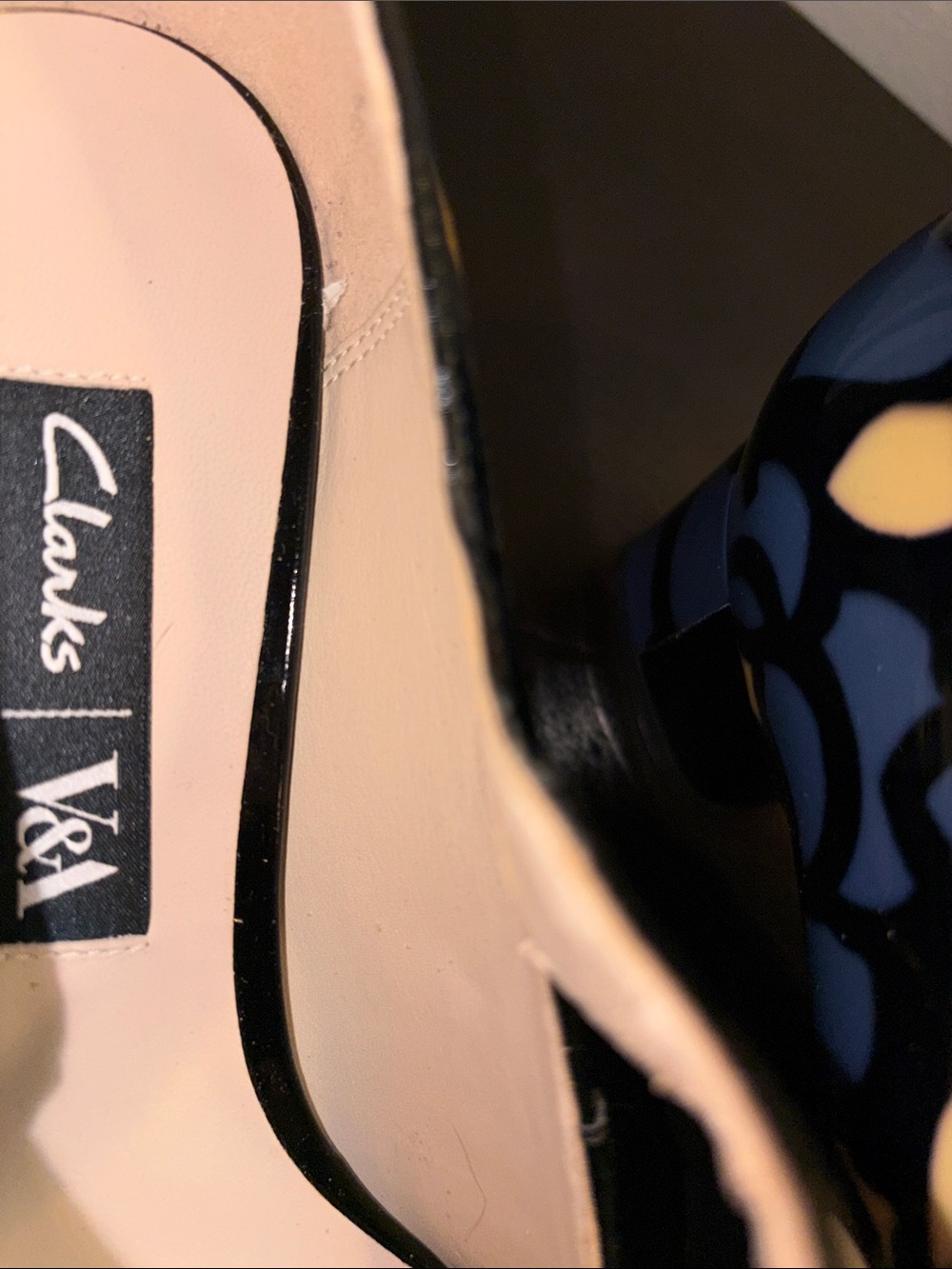 Clarks Patent Floral Mary Jane Flats in Blue and Cream size 8 - Picture 3 of 8